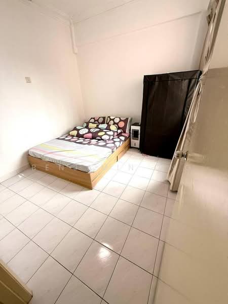 Pangsapuri untuk Dijual di Pangsapuri Persiaran Tanjung - Benjamin Ong - Bedroom - PropertyGuru.com.my