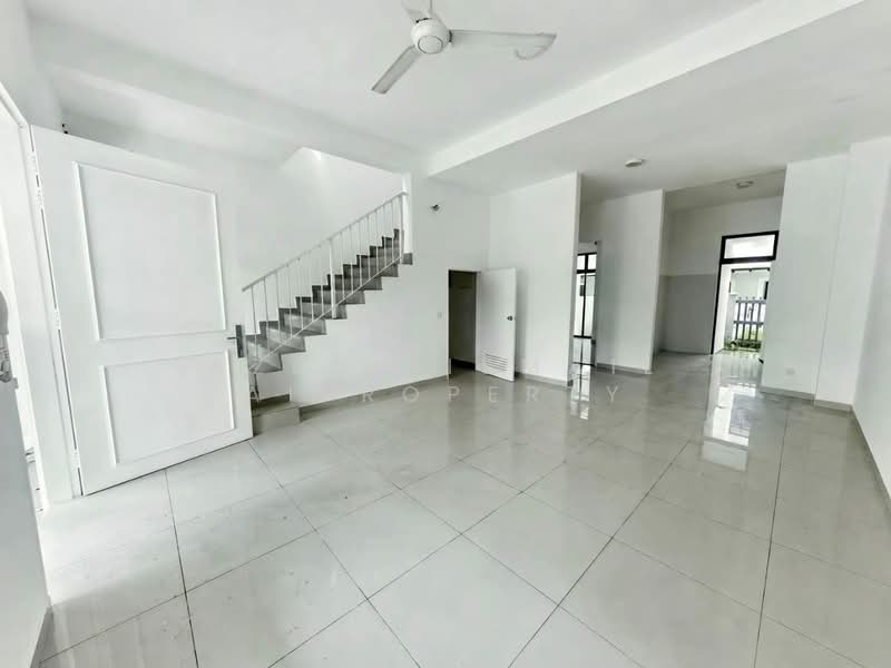 Rumah Teres 2 Tingkat untuk Dijual di Kota Masai (Pasir Gudang) - Azlan Ismail aiproperty - Living Room - PropertyGuru.com.my