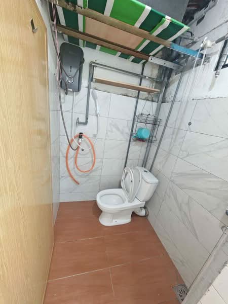 Rumah Flat untuk Disewa di Flat Taman Ungku Tun Aminah - Jojo Chung - Bathroom - PropertyGuru.com.my