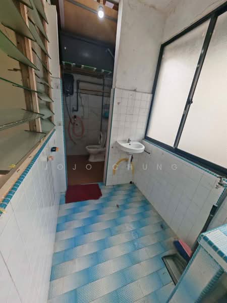 Rumah Flat untuk Disewa di Flat Taman Ungku Tun Aminah - Jojo Chung - Bathroom - PropertyGuru.com.my