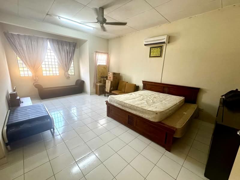 2-storey Terraced House for Sale in Taman Pelangi Semenyih (Semenyih) - Luqman Ramli - Bedroom - PropertyGuru.com.my