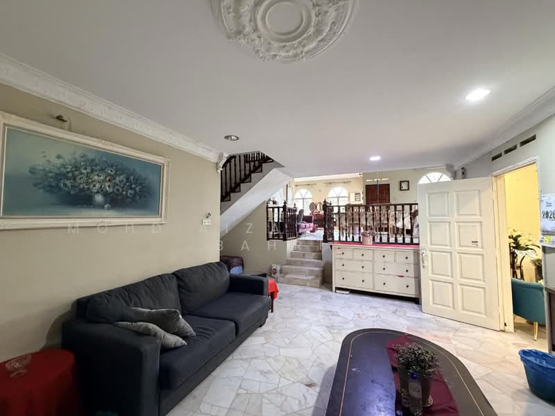 Rumah Banglo untuk Dijual di Seksyen 3 (Bangi) - Mohd Aizat Saiful Bahri - Living Room - PropertyGuru.com.my