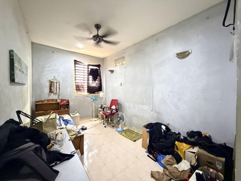 Rumah Banglo untuk Dijual di Seksyen 3 (Bangi) - Mohd Aizat Saiful Bahri - Bedroom - PropertyGuru.com.my