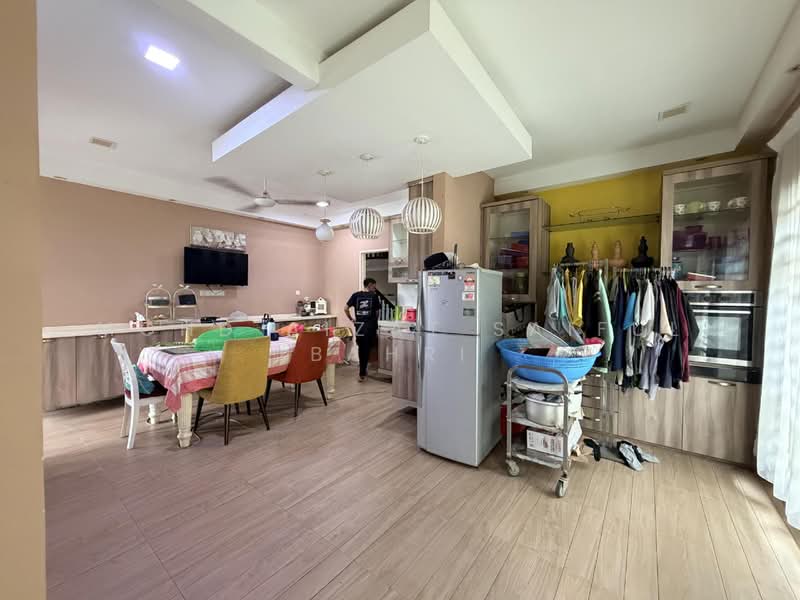 Rumah Banglo untuk Dijual di Seksyen 3 (Bangi) - Mohd Aizat Saiful Bahri - Kitchen - PropertyGuru.com.my