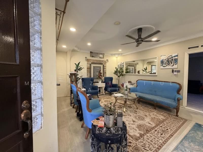 Rumah Banglo untuk Dijual di Seksyen 3 (Bangi) - Mohd Aizat Saiful Bahri - Living Room - PropertyGuru.com.my