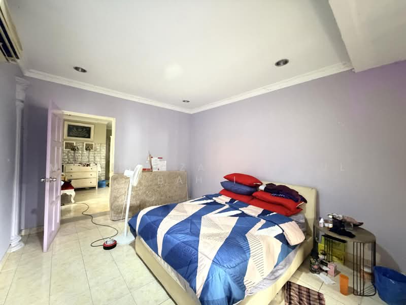 Rumah Banglo untuk Dijual di Seksyen 3 (Bangi) - Mohd Aizat Saiful Bahri - Bedroom - PropertyGuru.com.my