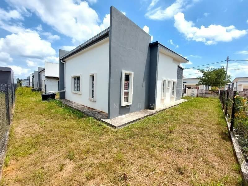 Bungalow for Sale in Taman Sri Lambak (Kluang) - Sufi Norman - Exterior - PropertyGuru.com.my