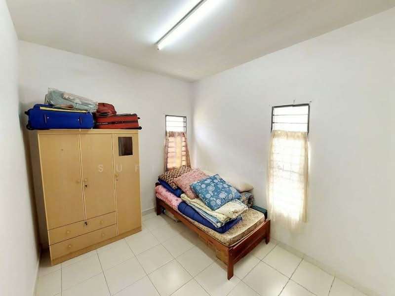 Bungalow for Sale in Taman Sri Lambak (Kluang) - Sufi Norman - Bedroom - PropertyGuru.com.my