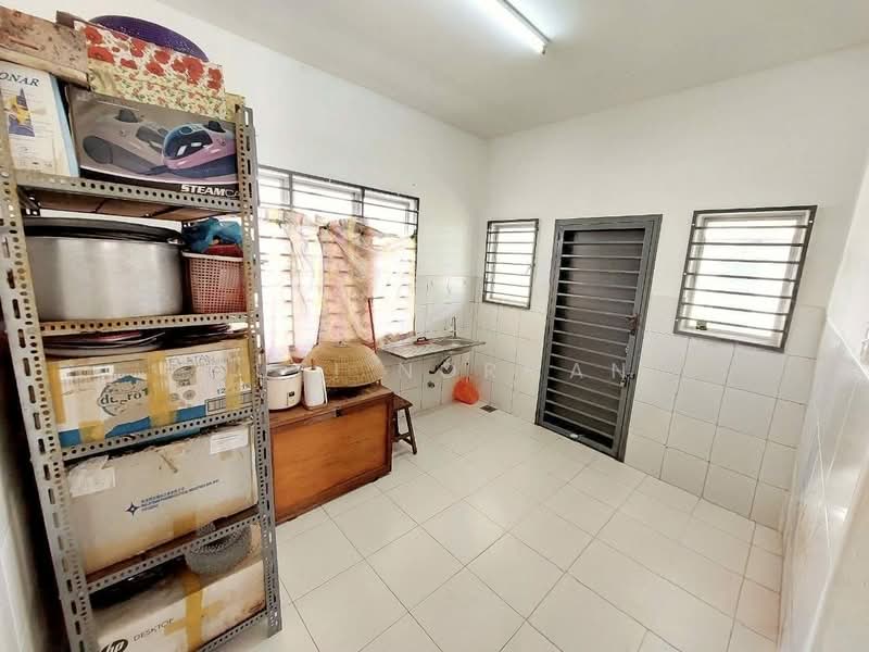Bungalow for Sale in Taman Sri Lambak (Kluang) - Sufi Norman - Kitchen - PropertyGuru.com.my