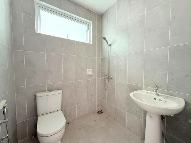 Semi-Detached House for Sale in La Promenade (Samarahan) - Alfred Chua - Bathroom - PropertyGuru.com.my