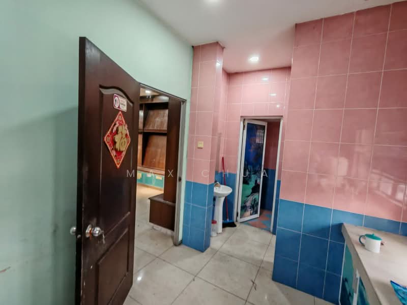 Shop for Rent in Taman Taming Jaya (Balakong) - Max Chua - Interior - PropertyGuru.com.my