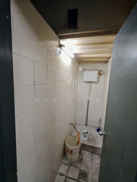 Shop for Rent in Taman Taming Jaya (Balakong) - Max Chua - Bathroom - PropertyGuru.com.my