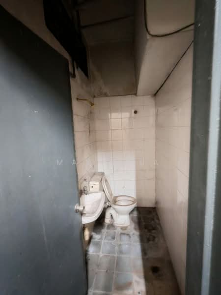 Shop for Rent in Taman Taming Jaya (Balakong) - Max Chua - Bathroom - PropertyGuru.com.my