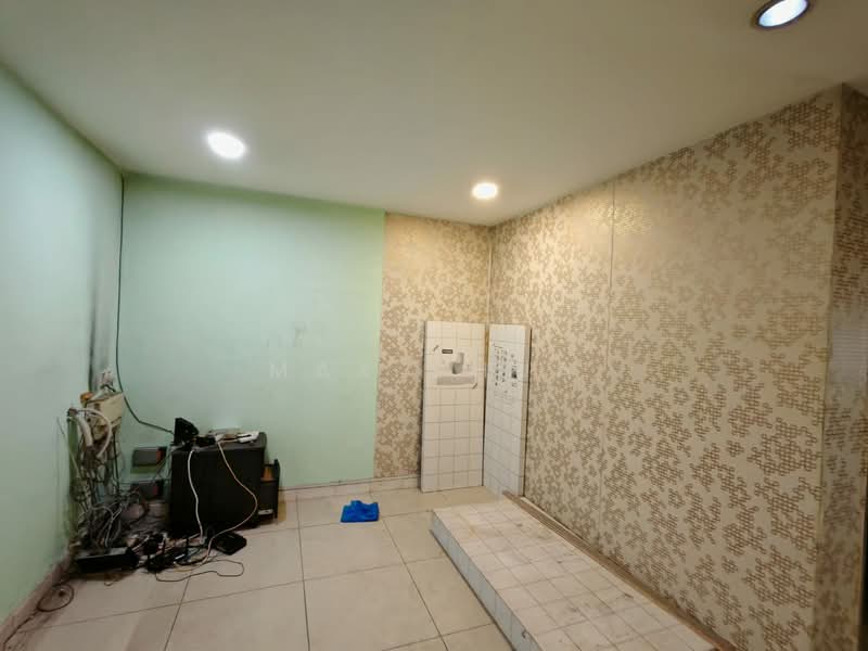 Shop for Rent in Taman Taming Jaya (Balakong) - Max Chua - Interior - PropertyGuru.com.my