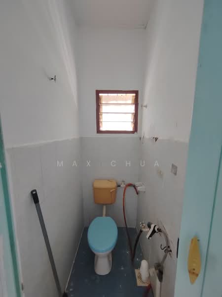 1-storey Terraced House for Sale in Lestari Putra (Seri Kembangan) - Max Chua - Bathroom - PropertyGuru.com.my