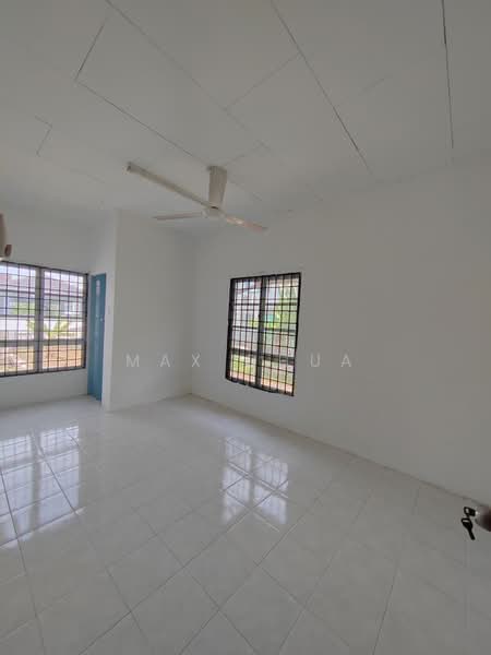 1-storey Terraced House for Sale in Lestari Putra (Seri Kembangan) - Max Chua - Interior - PropertyGuru.com.my