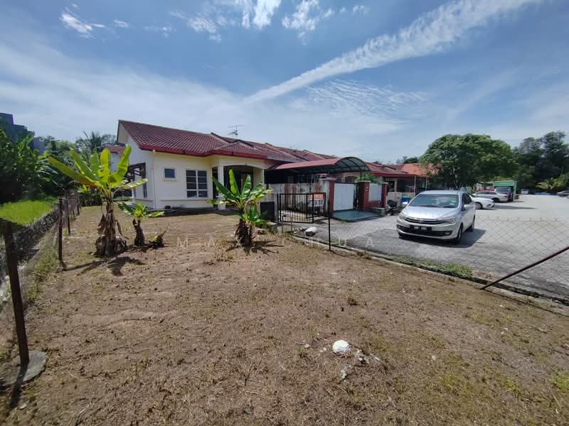 1-storey Terraced House for Sale in Lestari Putra (Seri Kembangan) - Max Chua - Exterior - PropertyGuru.com.my