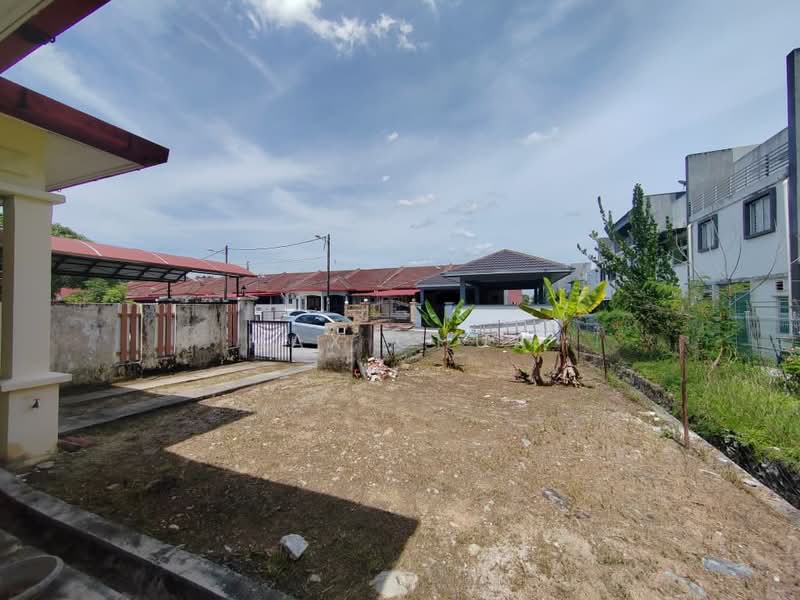 1-storey Terraced House for Sale in Lestari Putra (Seri Kembangan) - Max Chua - Exterior - PropertyGuru.com.my