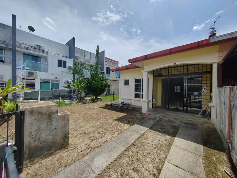 1-storey Terraced House for Sale in Lestari Putra (Seri Kembangan) - Max Chua - Exterior - PropertyGuru.com.my