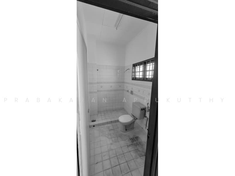 Rumah Teres untuk Dijual di Usj 4 (Subang Jaya) - Prabakaran Appukutthy - Bathroom - PropertyGuru.com.my