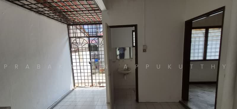 Rumah Teres untuk Dijual di Usj 4 (Subang Jaya) - Prabakaran Appukutthy - Bathroom - PropertyGuru.com.my