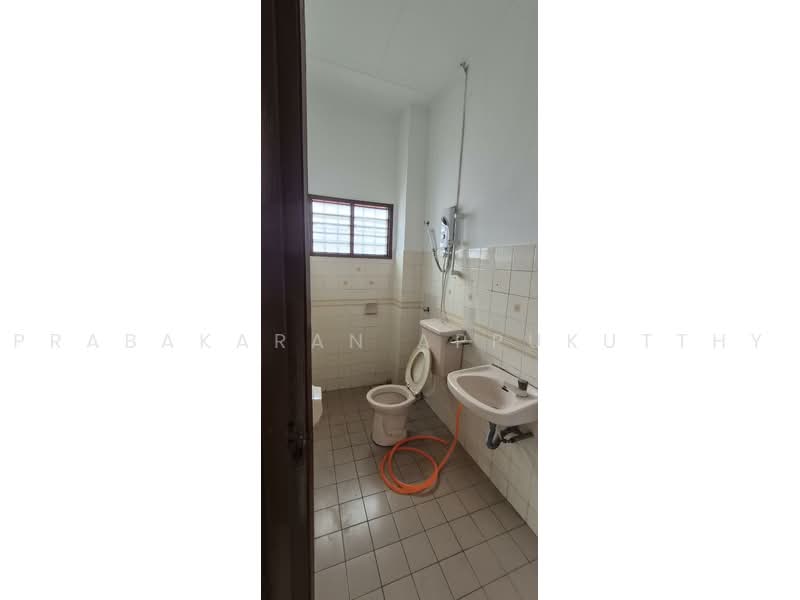 Rumah Teres untuk Dijual di Usj 4 (Subang Jaya) - Prabakaran Appukutthy - Bathroom - PropertyGuru.com.my