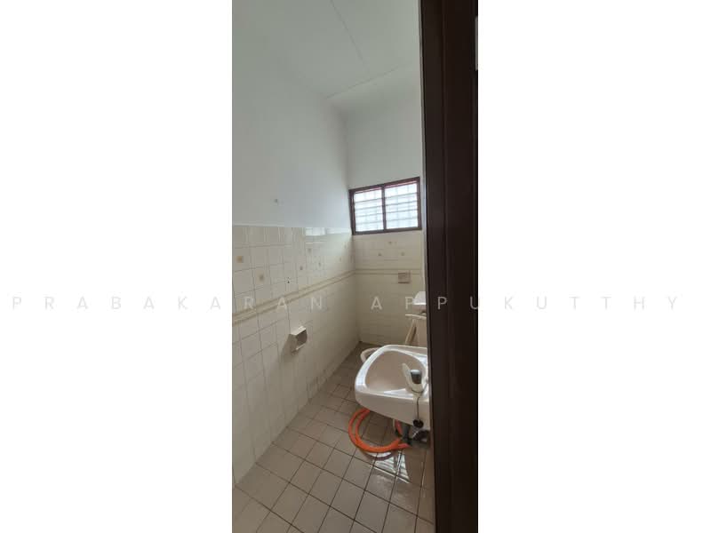 Rumah Teres untuk Dijual di Usj 4 (Subang Jaya) - Prabakaran Appukutthy - Bathroom - PropertyGuru.com.my
