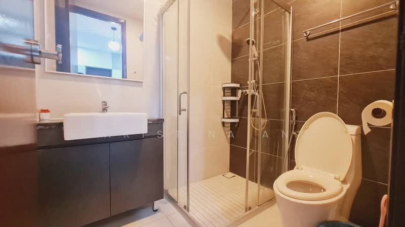 Kondominium untuk Dijual di Royal Strand @ Country Garden Danga Bay - Christina Ang - Bathroom - PropertyGuru.com.my