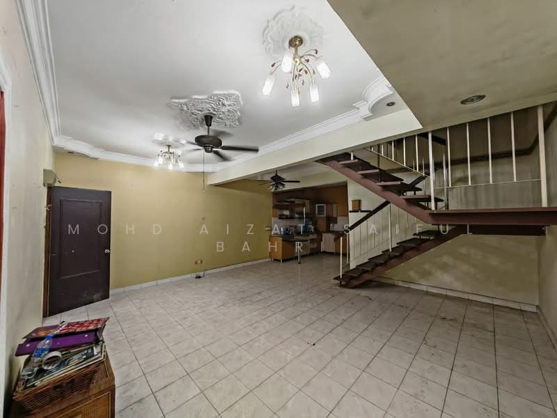 2.5-storey Terraced House for Sale in Kota Perdana (Seri Kembangan) - Mohd Aizat Saiful Bahri - Living Room - PropertyGuru.com.my