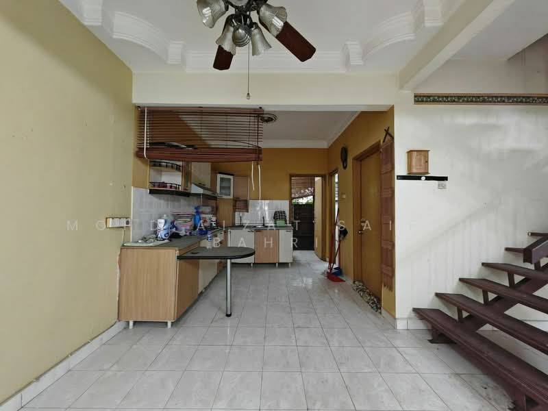 2.5-storey Terraced House for Sale in Kota Perdana (Seri Kembangan) - Mohd Aizat Saiful Bahri - Kitchen - PropertyGuru.com.my