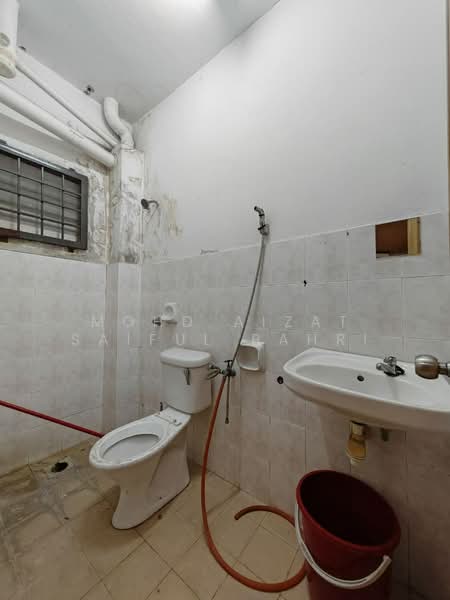2.5-storey Terraced House for Sale in Kota Perdana (Seri Kembangan) - Mohd Aizat Saiful Bahri - Bathroom - PropertyGuru.com.my