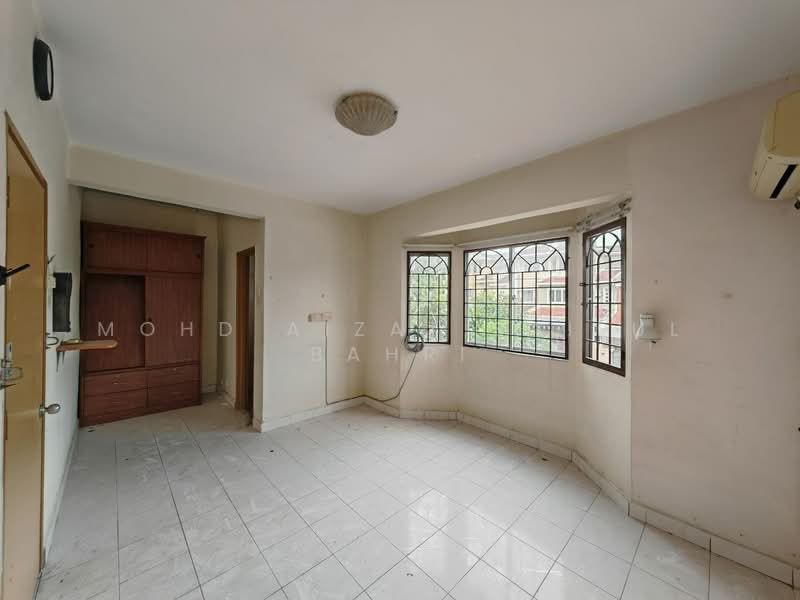 2.5-storey Terraced House for Sale in Kota Perdana (Seri Kembangan) - Mohd Aizat Saiful Bahri - Living Room - PropertyGuru.com.my