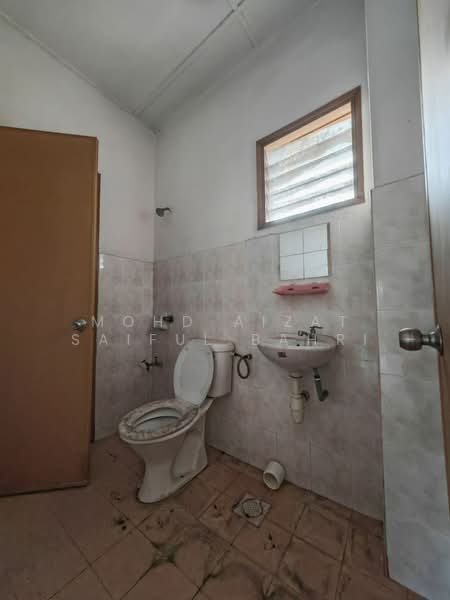 2.5-storey Terraced House for Sale in Kota Perdana (Seri Kembangan) - Mohd Aizat Saiful Bahri - Bathroom - PropertyGuru.com.my