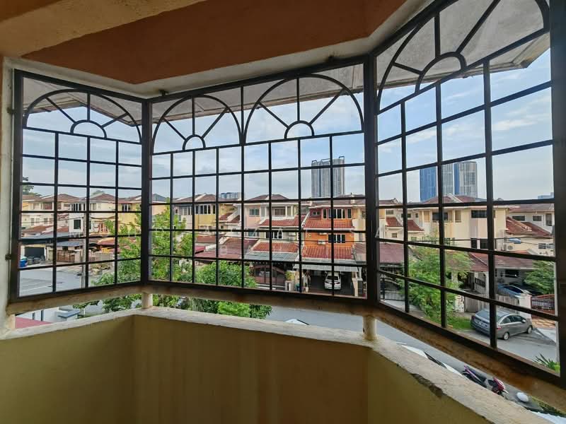 2.5-storey Terraced House for Sale in Kota Perdana (Seri Kembangan) - Mohd Aizat Saiful Bahri - Balcony - PropertyGuru.com.my