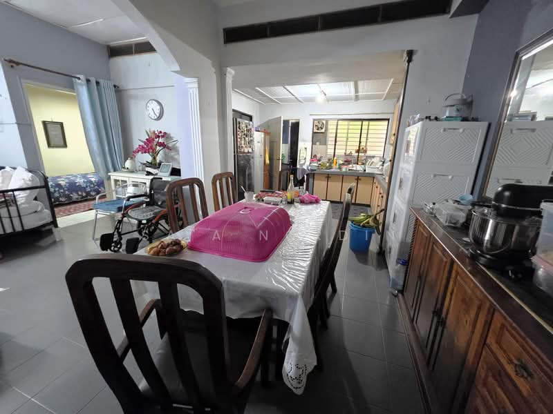 2-storey Terraced House for Sale in Kelana Jaya (Petaling Jaya) - Sa'a Nordin - Dining Room - PropertyGuru.com.my