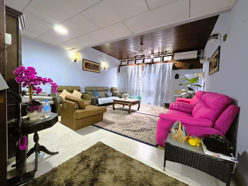 2-storey Terraced House for Sale in Kelana Jaya (Petaling Jaya) - Sa'a Nordin - Living Room - PropertyGuru.com.my