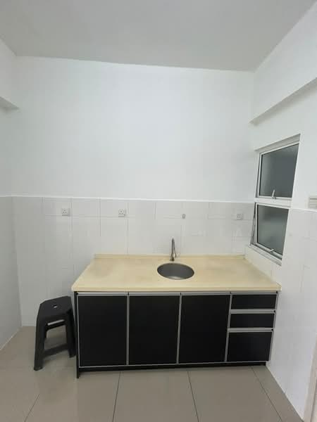 Condominium for Rent at The Zest @ Kinrara 9 - Viven Chia - Kitchen - PropertyGuru.com.my