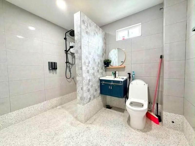 Rumah Teres 2-Tingkat untuk Dijual di Mutiara Rini (Skudai) - UMAIR ZANIL - Bathroom - PropertyGuru.com.my