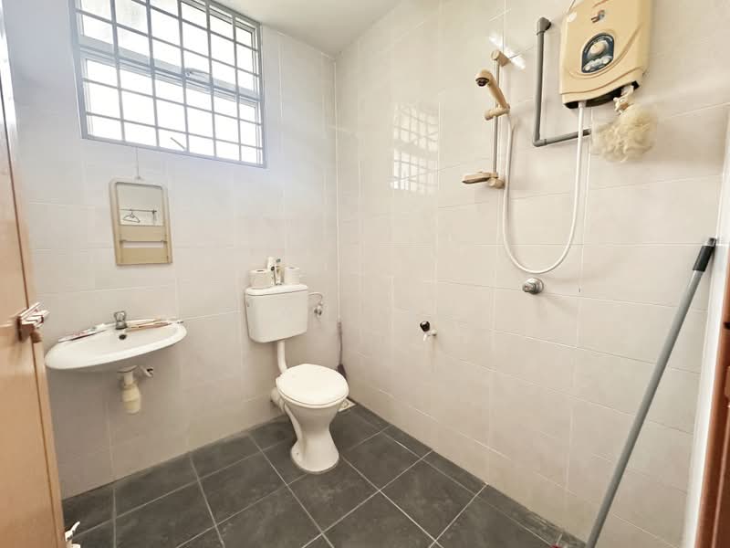 Terraced House for Sale in Taman Jelok Impian (Kajang) - Kian Leap - Bathroom - PropertyGuru.com.my