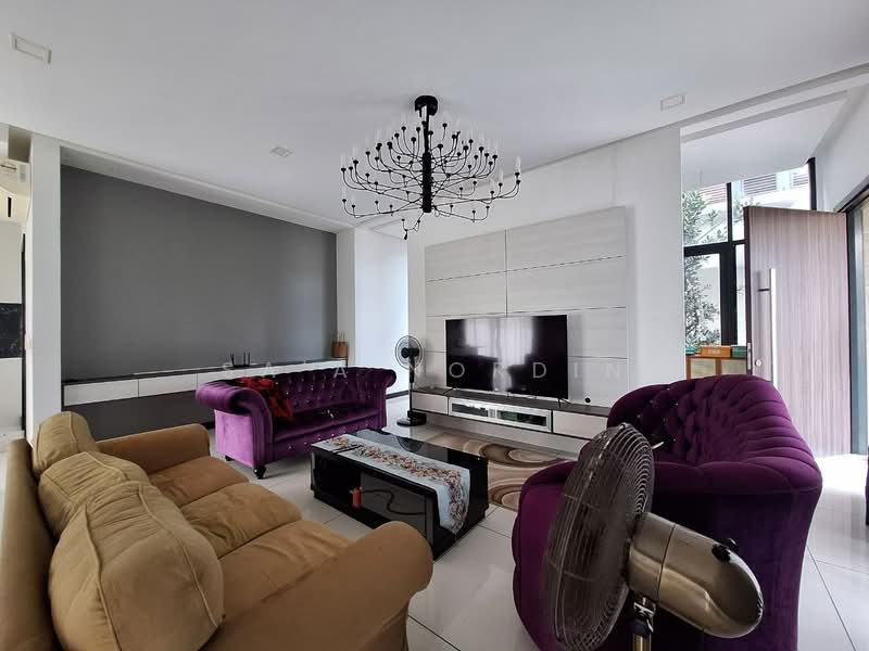 Link Bungalow for Sale in Elmina (Shah Alam) - Sa'a Nordin - Living Room - PropertyGuru.com.my