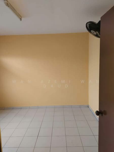 Flat for Sale at Pangsapuri SS8 Kelana Jaya - Wan Azemi Wan Daud - Interior - PropertyGuru.com.my