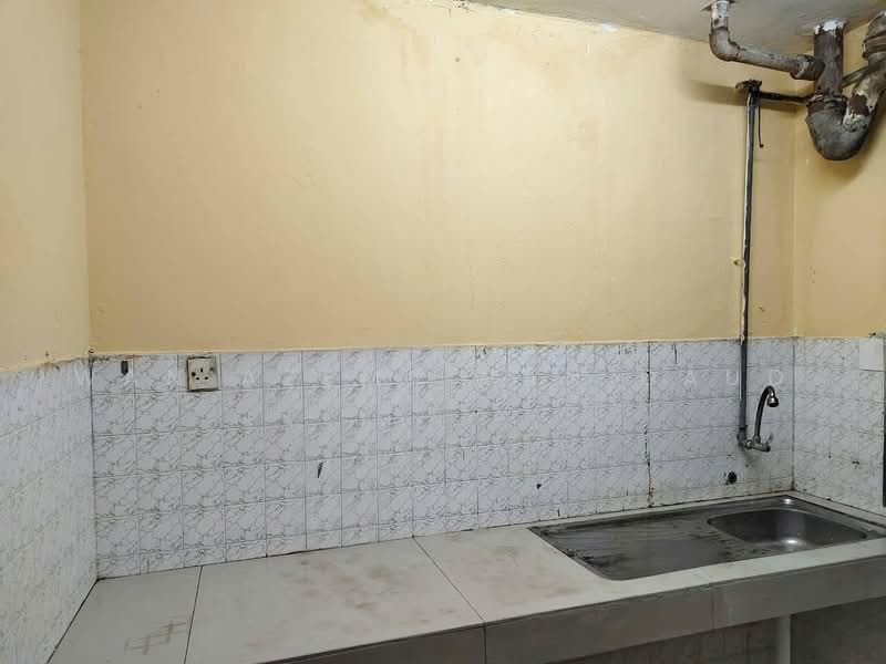 Flat for Sale at Pangsapuri SS8 Kelana Jaya - Wan Azemi Wan Daud - Kitchen - PropertyGuru.com.my