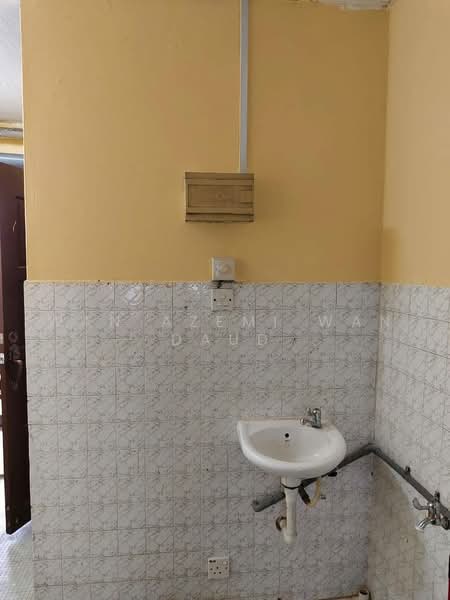Flat for Sale at Pangsapuri SS8 Kelana Jaya - Wan Azemi Wan Daud - Interior - PropertyGuru.com.my