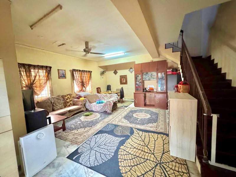 Rumah Teres 2-Tingkat untuk Dijual di Taman Bukit Mewah (Kajang) - Nadzmie Nasir - Living Room - PropertyGuru.com.my