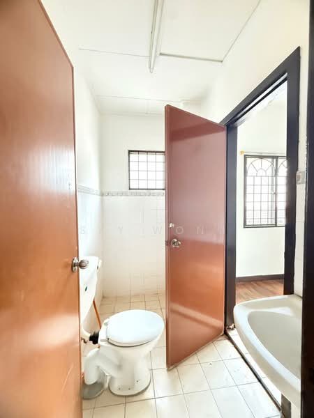 Rumah Teres 2 Tingkat untuk Dijual di Taman Puchong Hartamas (Puchong) - Sky Wong - Bathroom - PropertyGuru.com.my