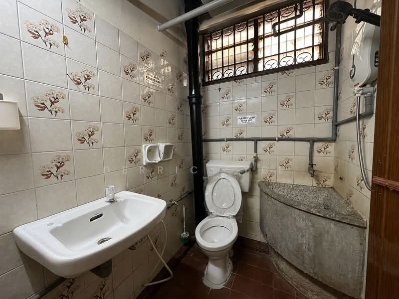 Rumah Flat untuk Dijual di Tun Sri Lanang - Derrick Yee - Bathroom - PropertyGuru.com.my