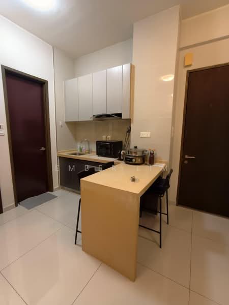Kondominium untuk Dijual di Amberside @ Country Garden Danga Bay - Ember Lim - Kitchen - PropertyGuru.com.my