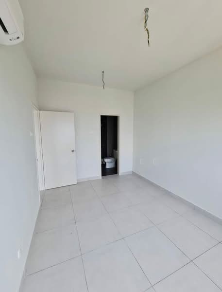 Service Residence for Sale at Majestic Maxim - Adam Lee - Bathroom - PropertyGuru.com.my