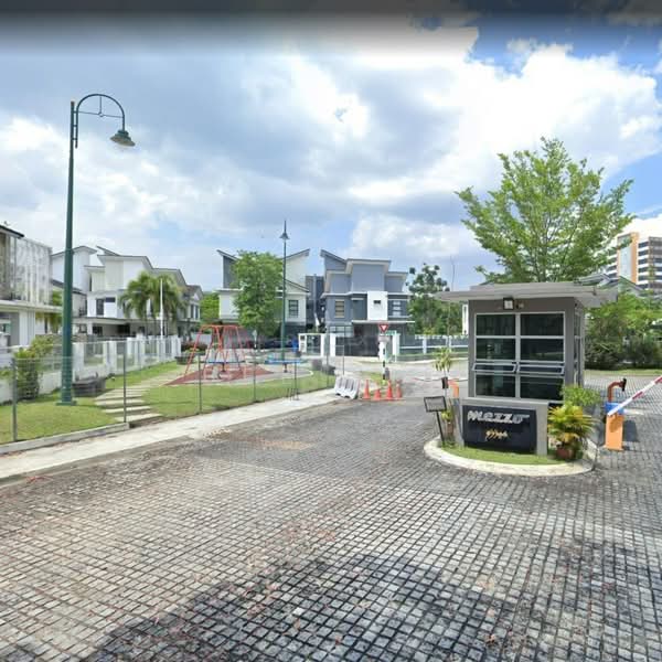 Rumah Berkembar untuk Dijual di Bukit Jelutong (Shah Alam) - Bee Kim - Exterior - PropertyGuru.com.my