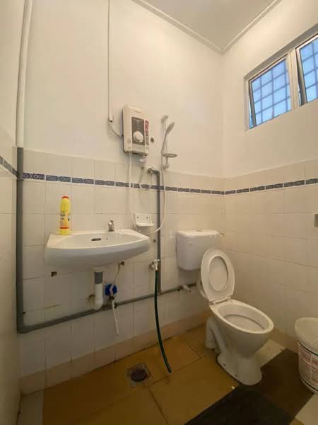 Rumah Berkembar untuk Dijual di Taman Megah Ria (Masai) - Max Loh - Bathroom - PropertyGuru.com.my